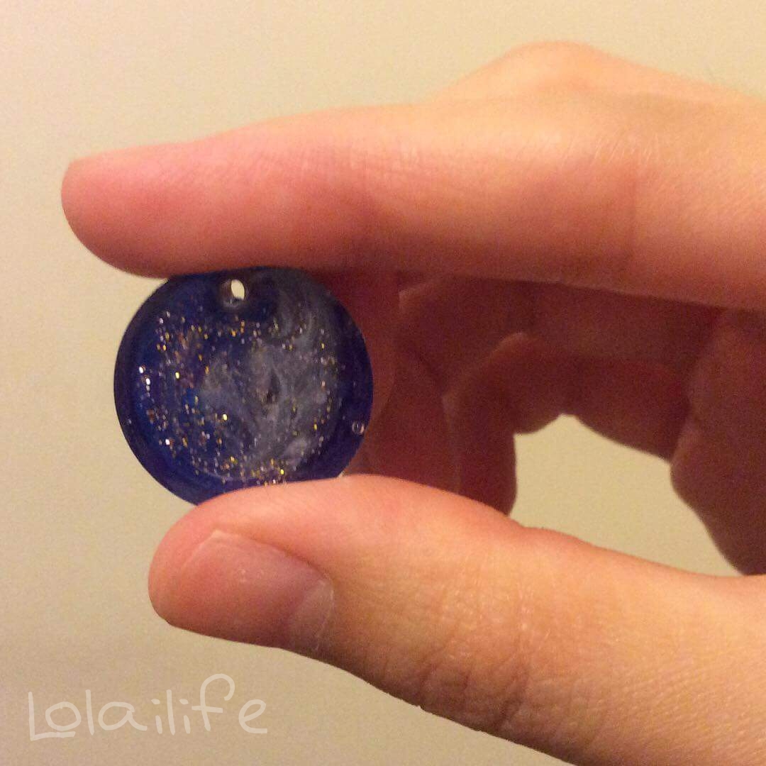 Galaxy resin pendant accessories in 4 steps tutorial